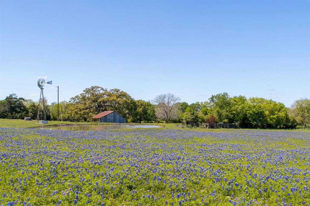 2270 YOUNG LN, FLATONIA, TX 78941, photo 1 of 11