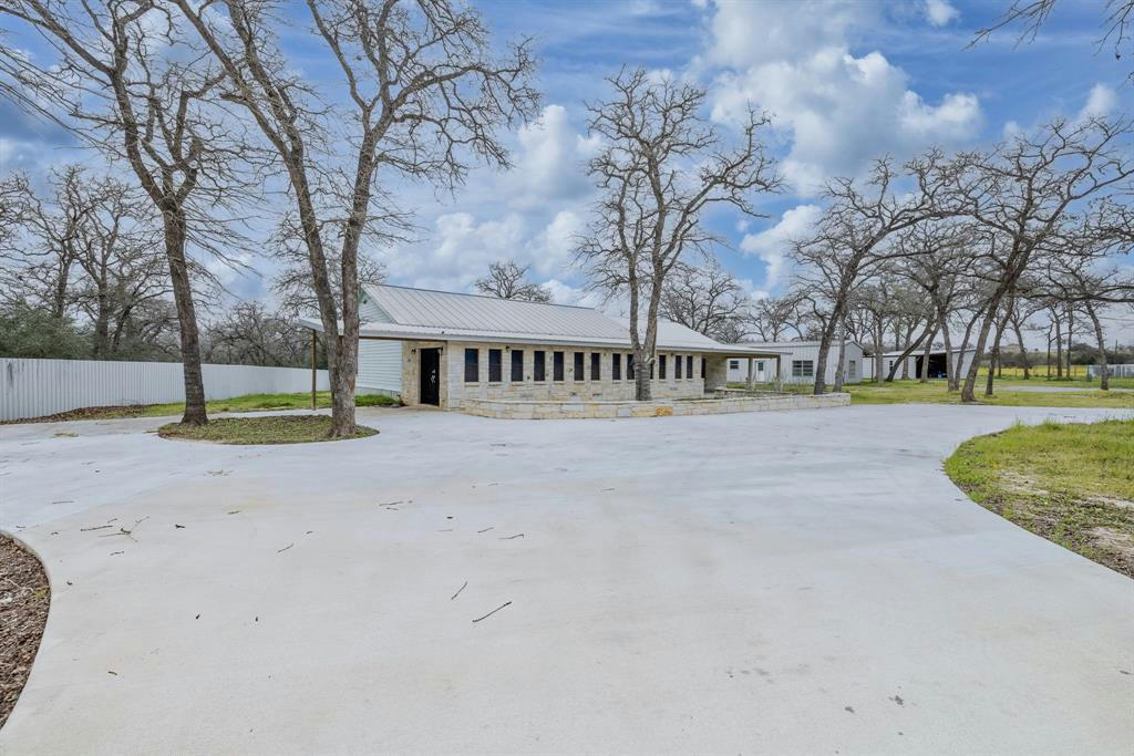 1415 E HIGHWAY 90, LULING, TX 78648, photo 1 of 15