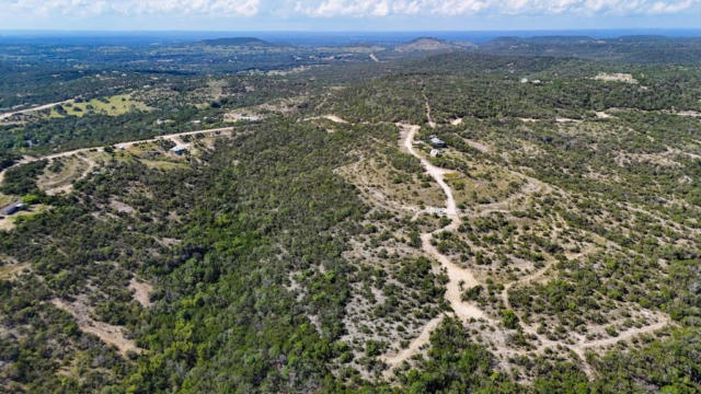 118 W HEADWATERS RD, BLANCO, TX 78027, photo 4 of 29