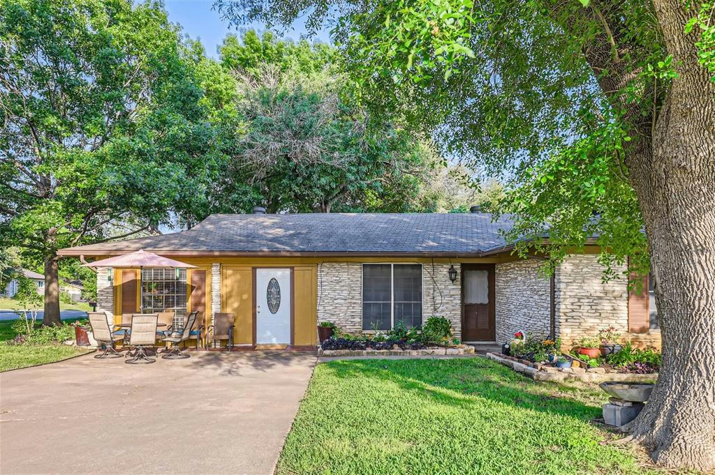 2401 GLEN SPRINGS WAY, AUSTIN, TX 78741, photo 1 of 11