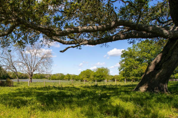 2270 YOUNG LN, FLATONIA, TX 78941, photo 2 of 11